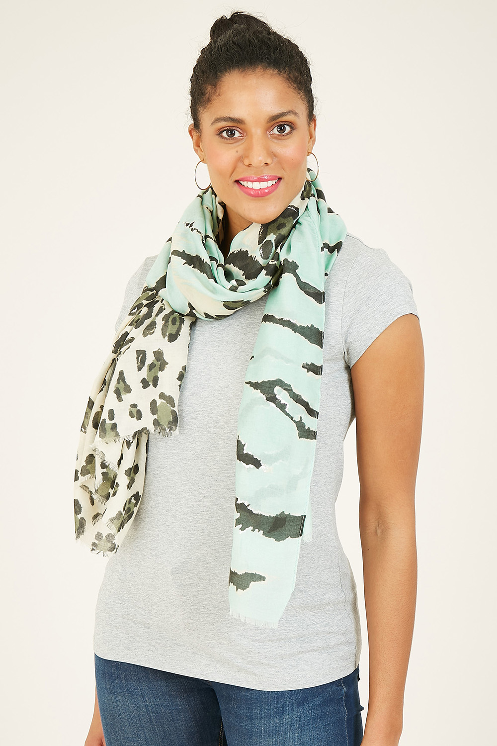 Yumi Womens Green Lurex Animal Print Scarf - One Size