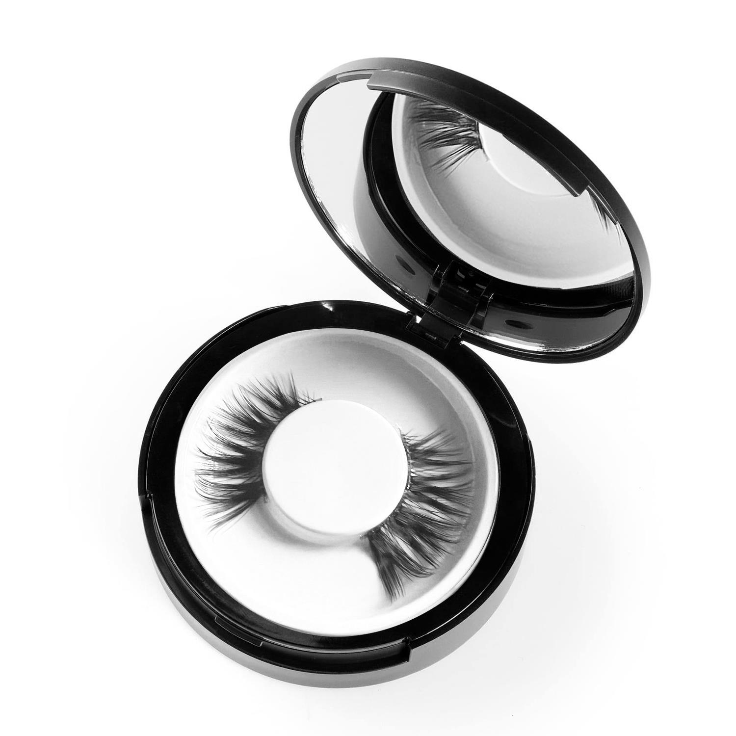 OOOOO Womens Eyelashes Lightweight and Reusable Luxury Lashes with Mirror, Coco Charlie - NA - One Size