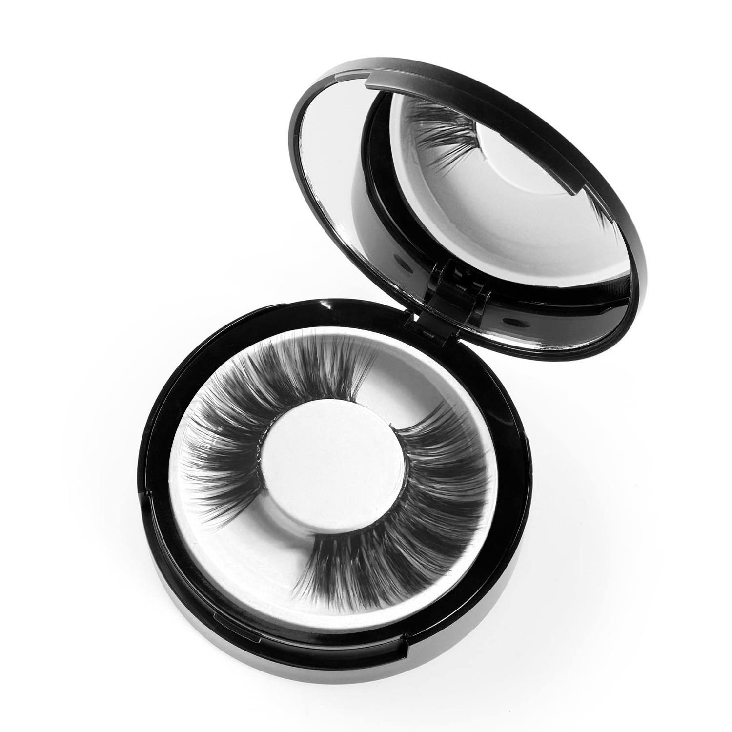 OOOOO Womens Eyelashes Lightweight and Reusable Luxury Lashes with Mirror, Gratitude - NA - One Size