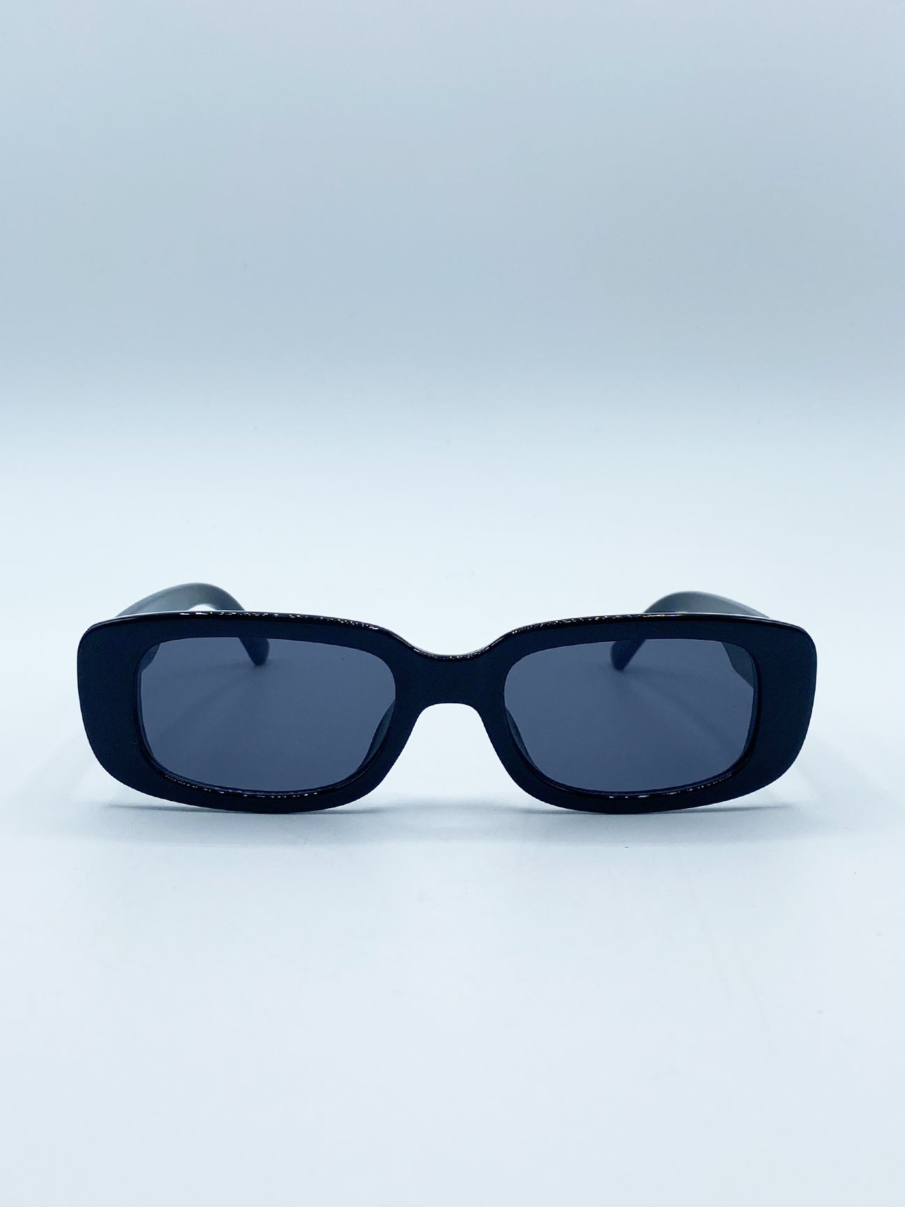 SVNX Unisex Oval Sunglasses in Black - One Size