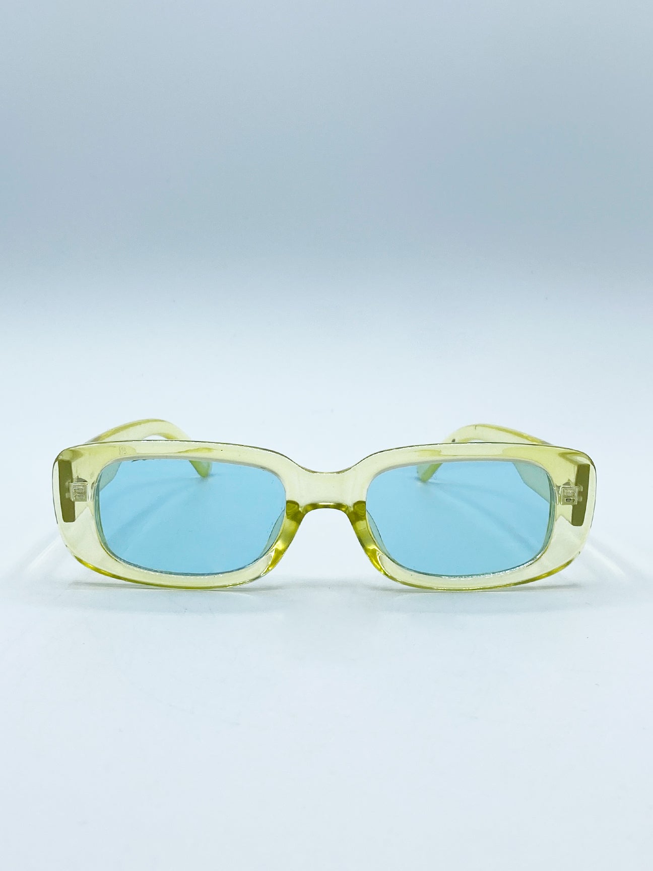 SVNX Unisex Oval Sunglasses in Translucent Green - One Size