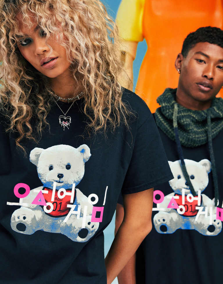 ASOS DESIGN X Squid Game: The Challenge unisex t-shirt with logo & bear in washed black - Size Small