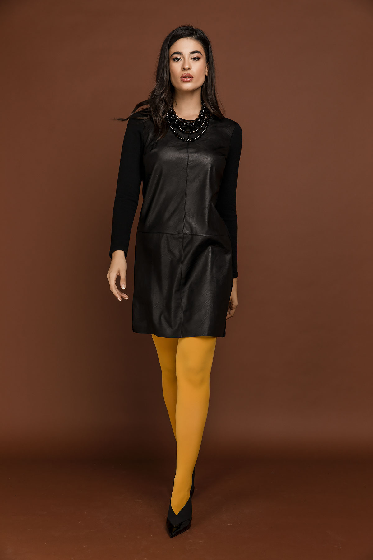 Thumbnail - Schwarzes Kleid mit Kunstledereinsatz von Si Fashion