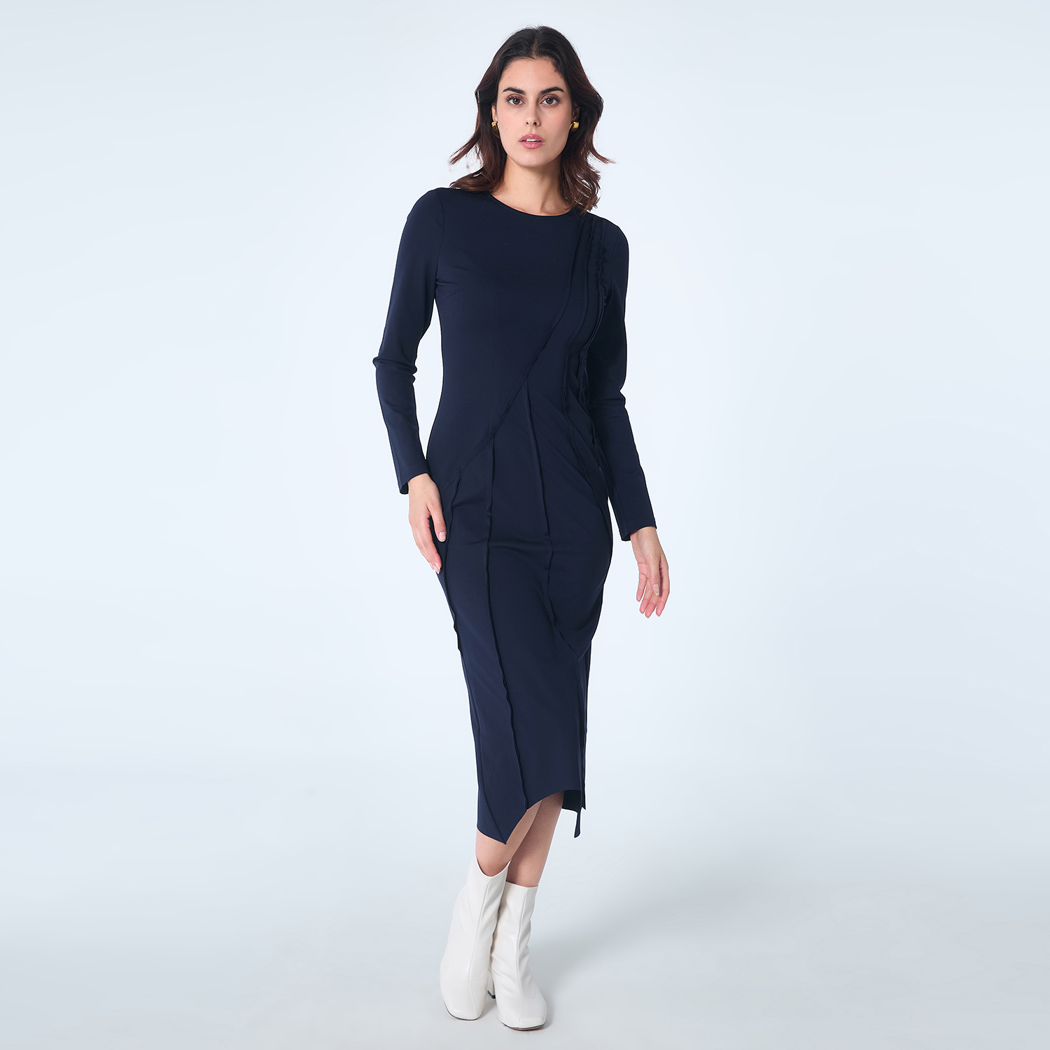 Jurk met asymmetrische structuurlijnen