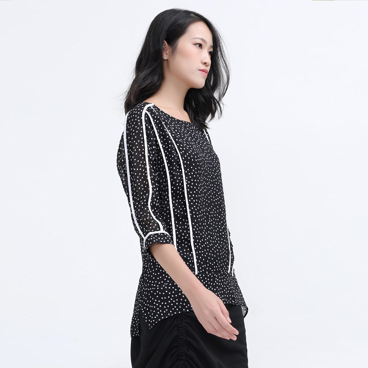 Smart & Joy Polka Dots Chiffongblus med vit kant dam – bild 2