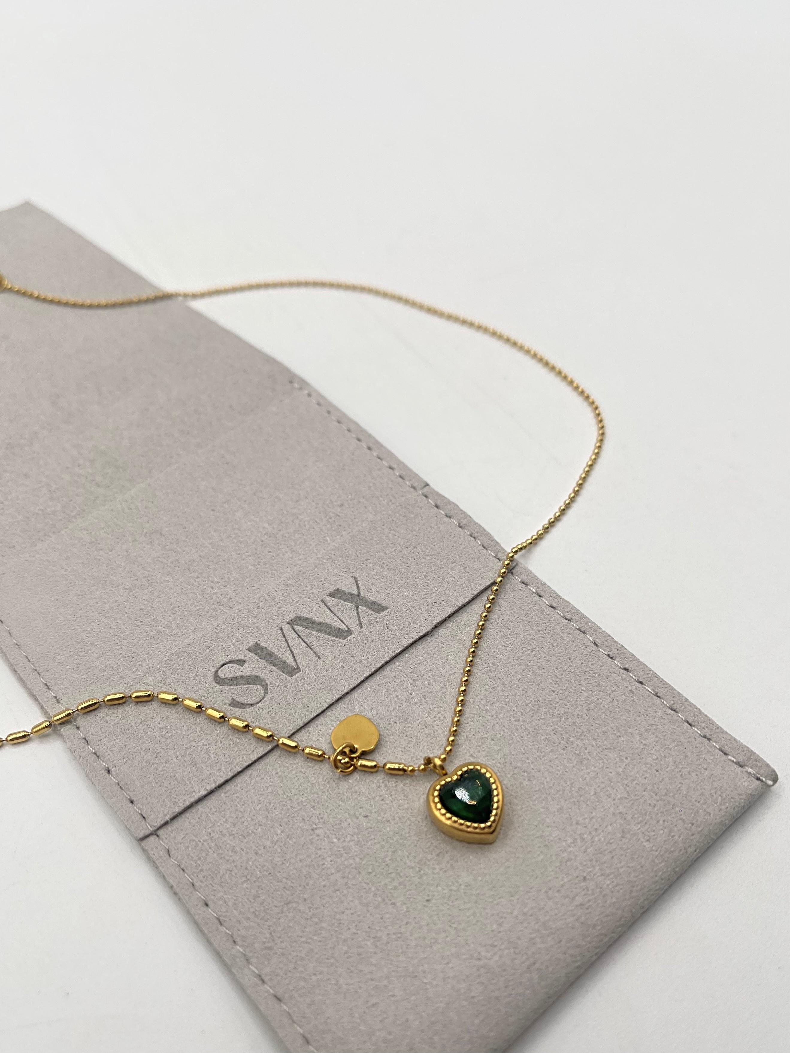Svnx Women's Green Emerald Heart Necklace In Gold - Image 2
