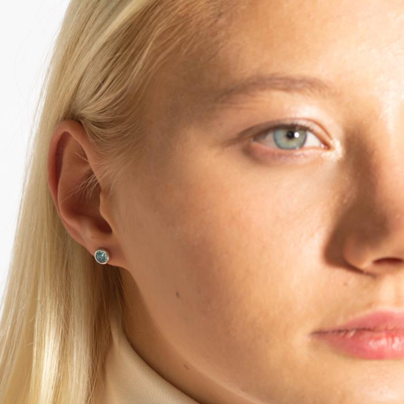Luxenter Essential örhängen i 925 sterling silver och akvamarin zirkonia med rhodiumpläterad finish dam – bild 2