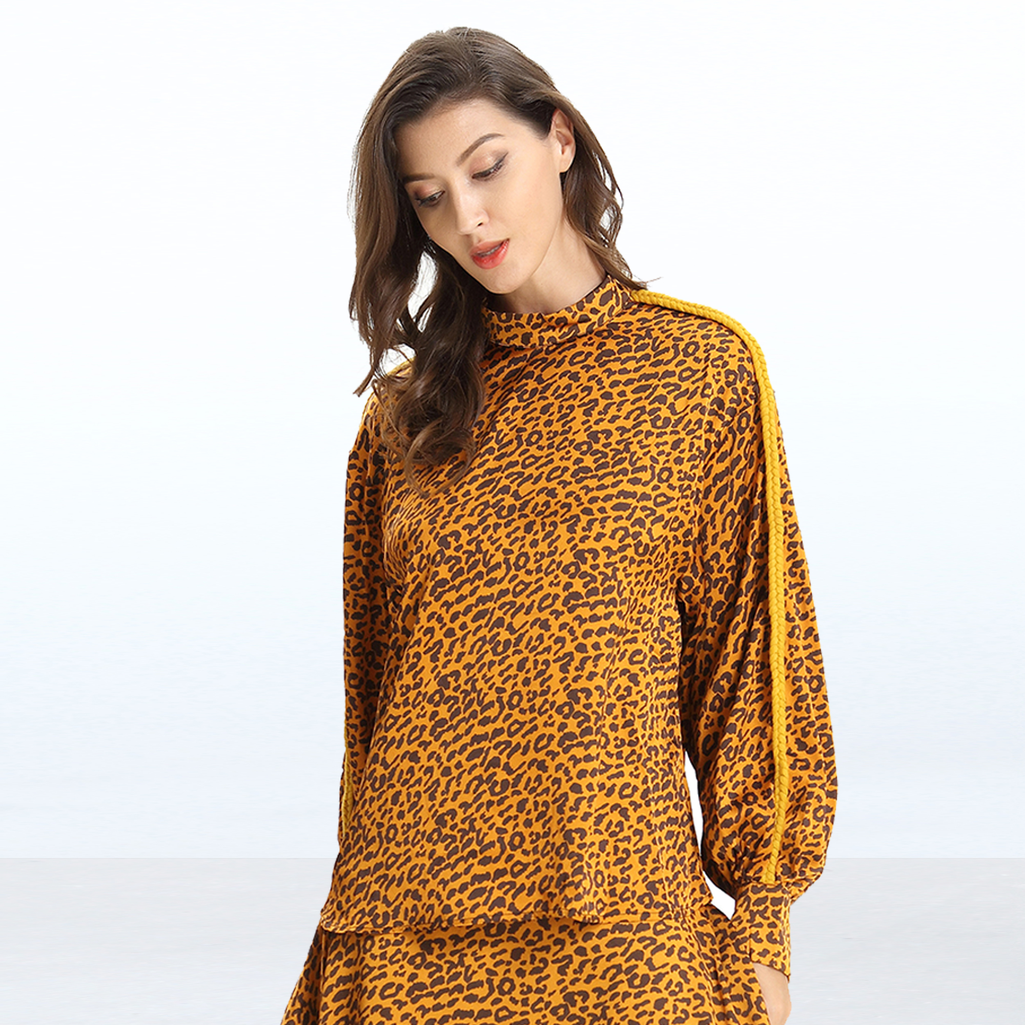 S & J Weekends Blus i leopardmönster och ärmar med tofsar dam – bild 2