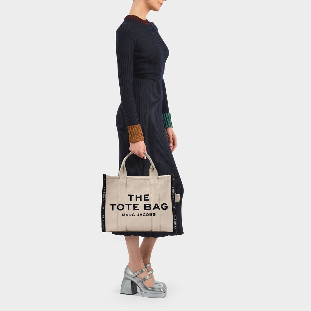 The Medium Size Tote Bag Jacquard Varm sand Bomull 2