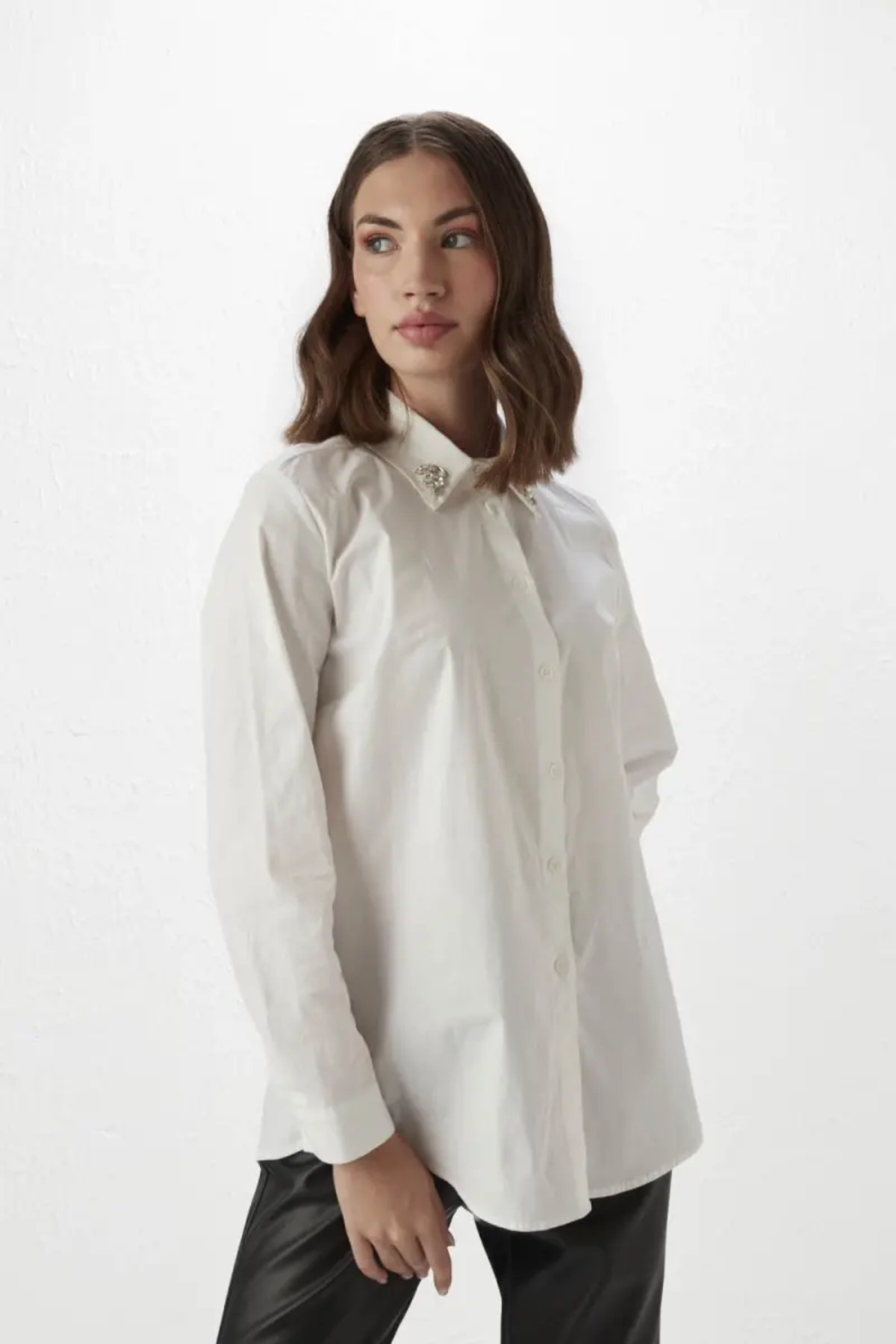 Gusto Womens Cotton Shirt With Rhinestones in White - Size Medium