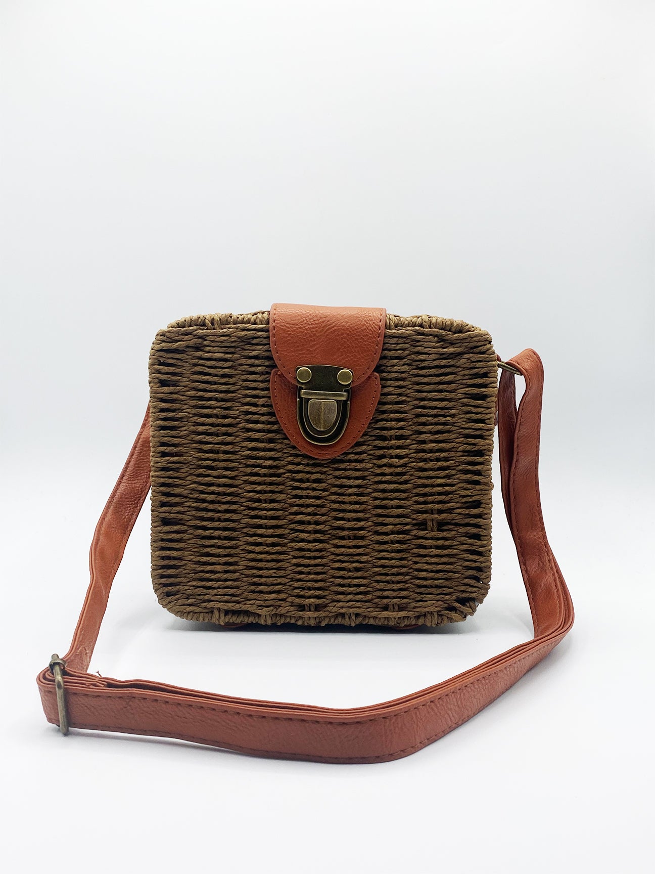 SVNX Womens Woven Straw Cross Body Bag with PU Leather Clasp - Beige - One Size