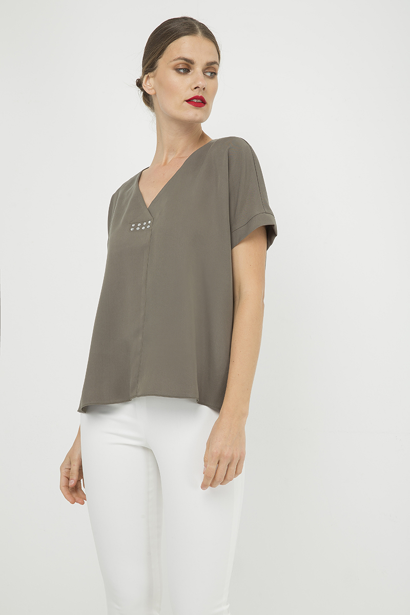 Thumbnail - Khakifarbenes Top mit V-Ausschnitt und Metallic-Motiv