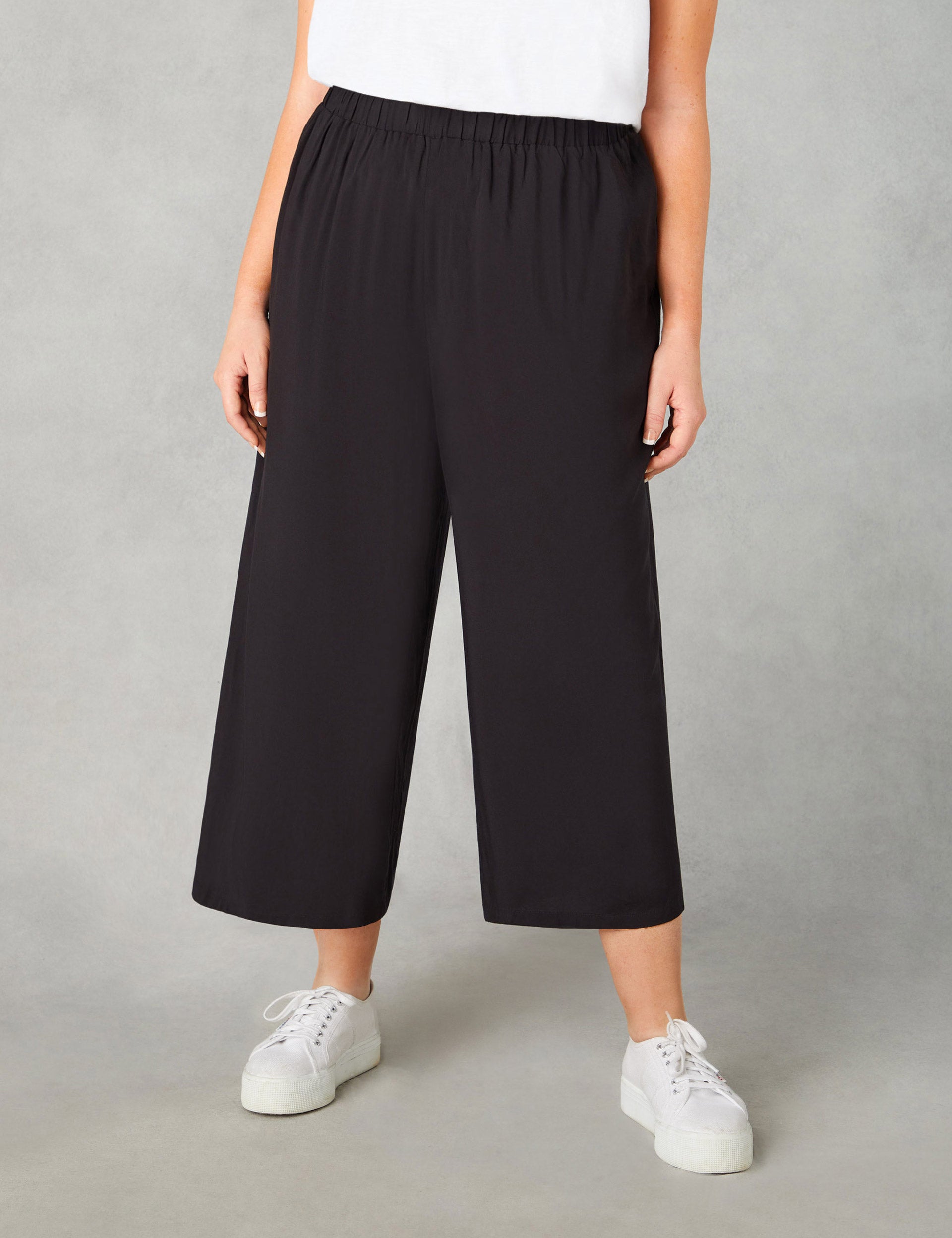Live Unlimited Womens Black Pull-On Cropped Trousers - Size 16 UK