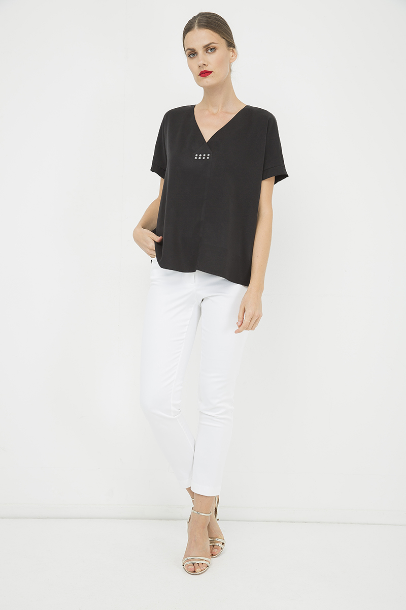 Thumbnail - Schwarzes V-Ausschnitt-Top mit Motiv