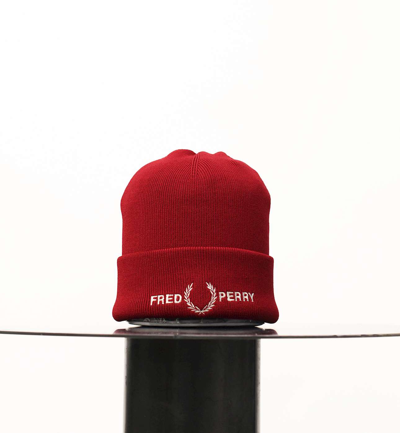 Thumbnail - Fredperry Fp Grafik Beanie Rot Kopfhörer