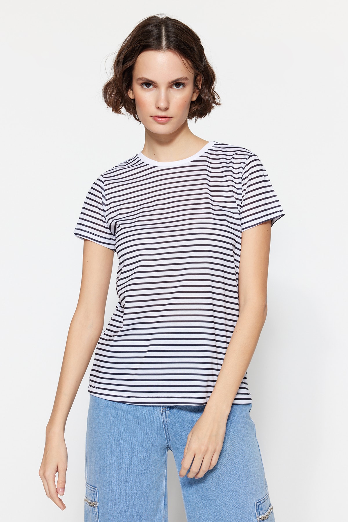 Trendyol Dam T-shirt i enfärgad design – bild 2