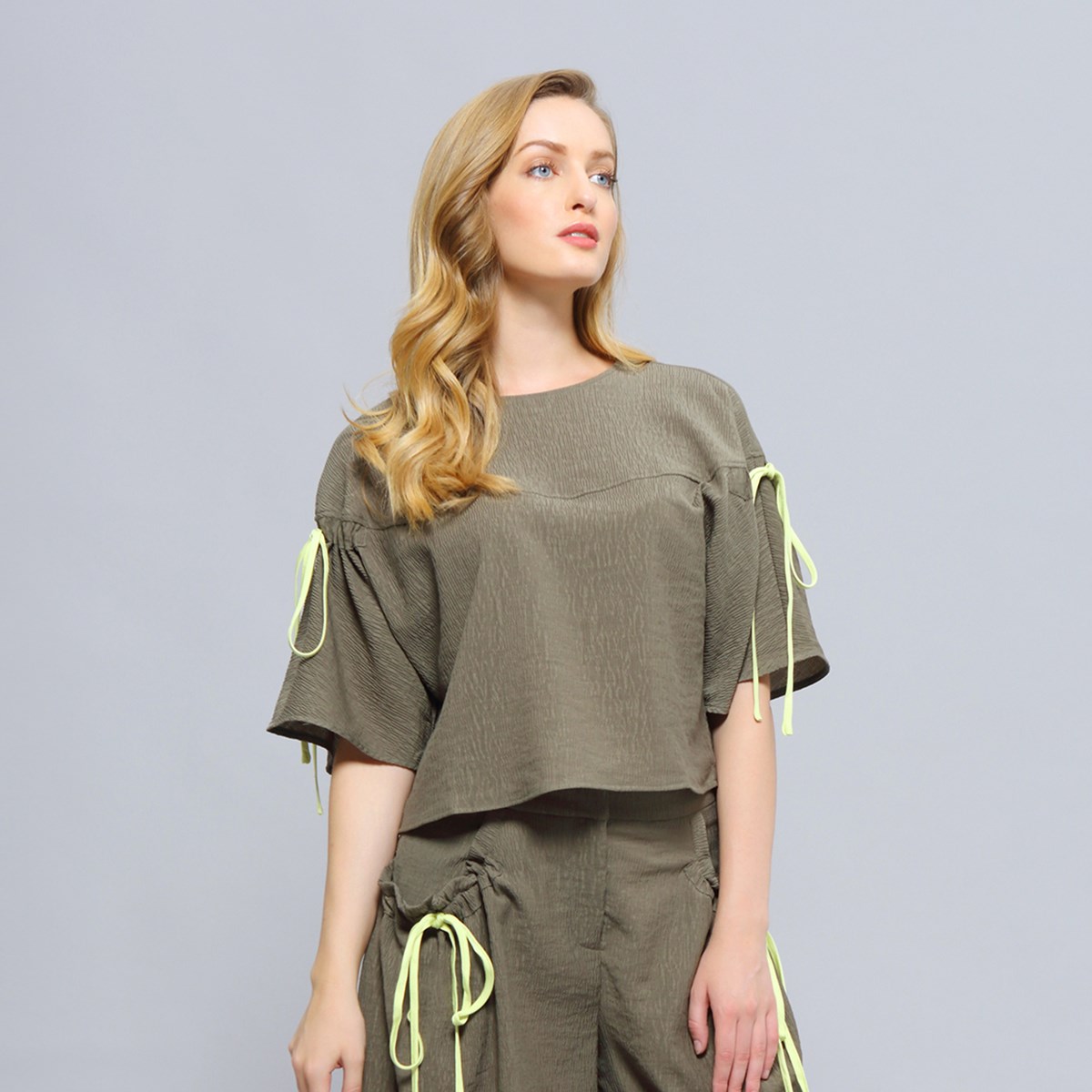 Thumbnail - Crop-Top mit Tulpenärmeln