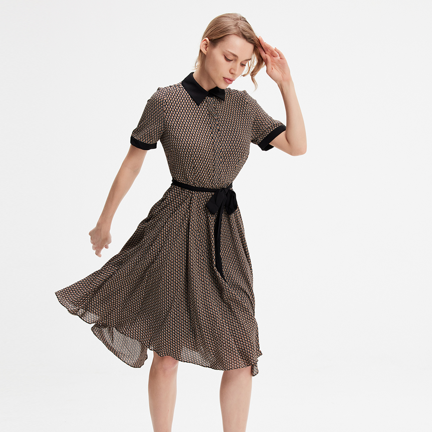 Thumbnail - Bedrucktes Hemdkleid mit Druck und kontrastierendem Kragen