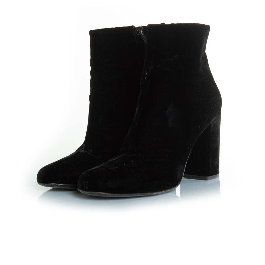 Saint Laurent Pre-owned Womens velvet ankle boots in black – Size EU 39