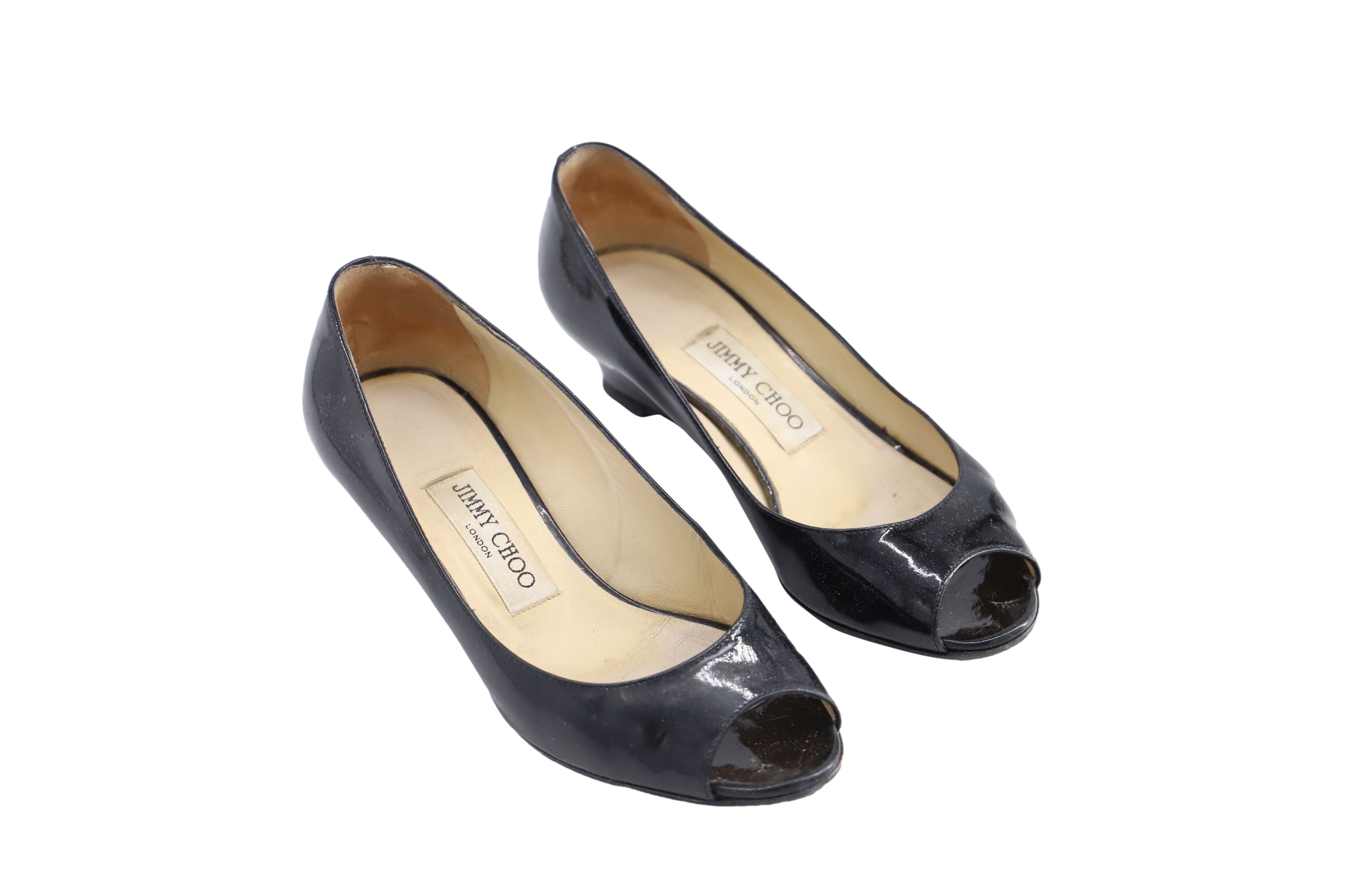 Jimmy Choo 'Baxen' Peep-toe Wedges i svart lackläder