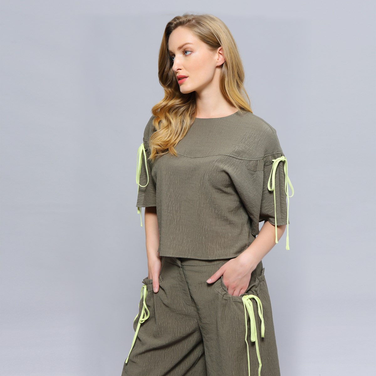 Smart & Joy Tulpanärmad crop top toppar dam – bild 2