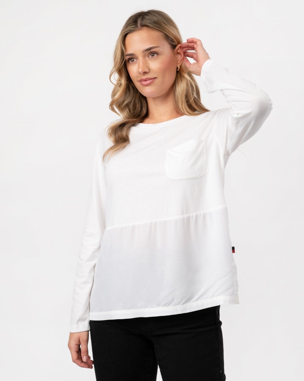 Thumbnail - Rundhals-T-Shirt mit Brusttasche und Seitenschlitz in Weiß