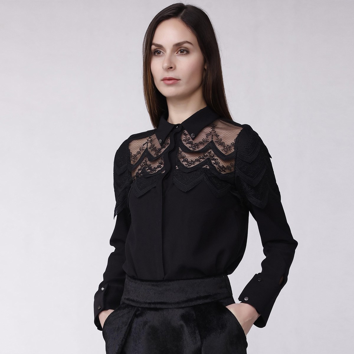 Shirt aus Spitze mit Wellenschliff S