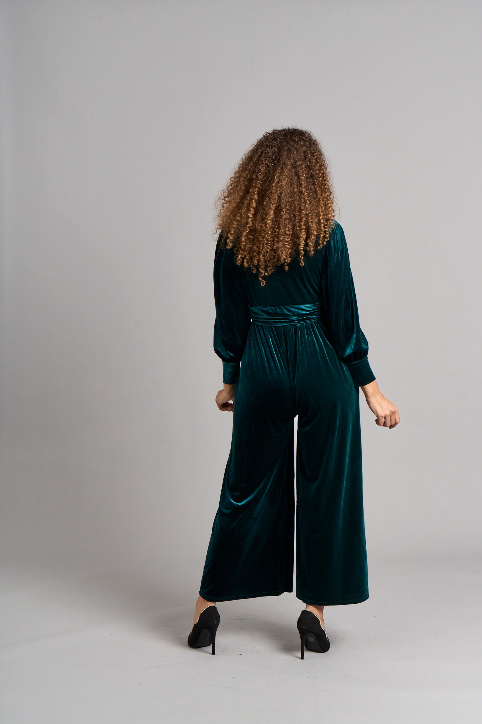 ChapterLondon Ava jumpsuit i sammet Smaragd festklänningar dam – bild 2