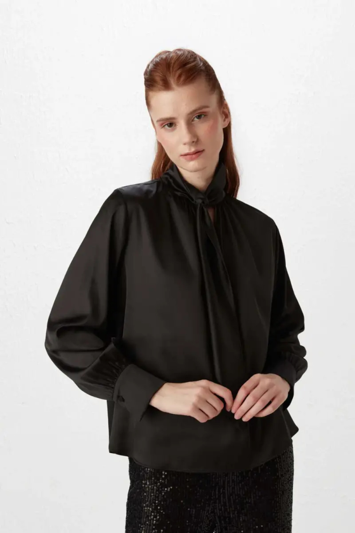 Gusto Womens Satin Blouse With Tie in Black - Size Small