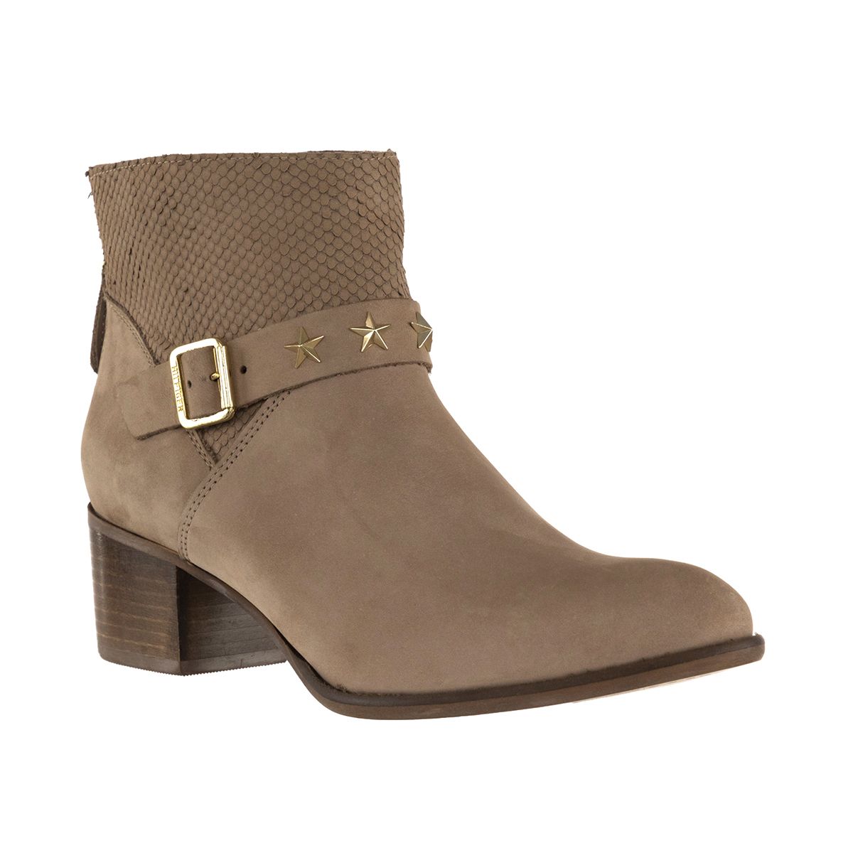 Tommy Hilfiger FW0FW01156-053-41 Why not experiment with different looks with these beige ankle boots? Pair them with a leather jacket for a rock-chick look or with a fringed jacket for a boho-folksy look...The possibilities are endless. Regular fit.
