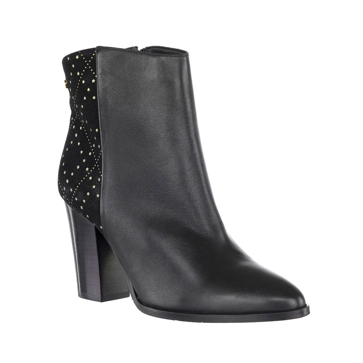 Tommy Hilfiger FW0FW01702-990-41 Paired with a leather jacket, these black ankle boots will give a modern-rock feel to your outfit. The little stars on the back will even give that extra touch of fun. Regular fit and made of leather.