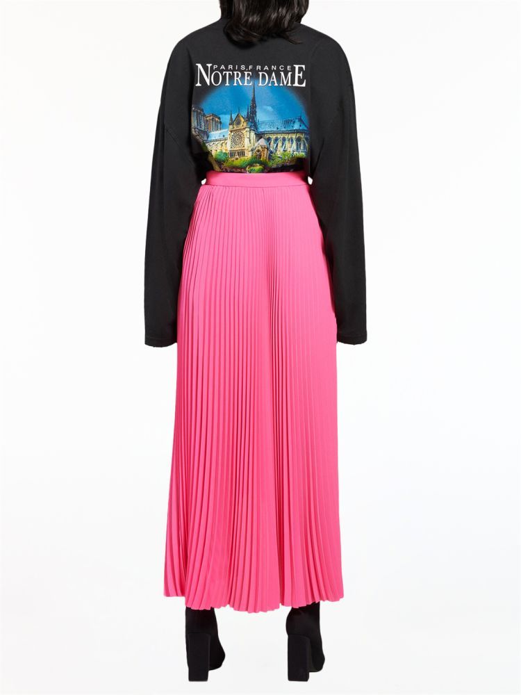 Asymmetrical pleated skirt in fluo pink light technical crepe with asymmetrical panel on the front. Zip and hook on the side.