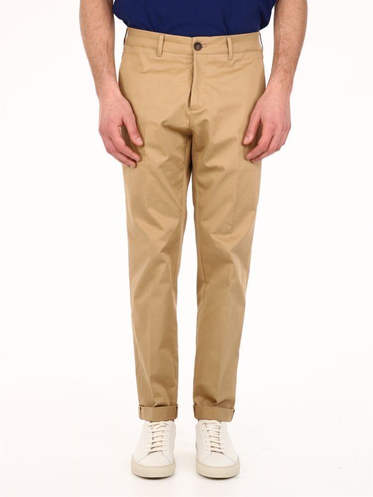 Golden collection beige chinos with straight leg and two front pockets. It features a detachable white patch with embroidered red letter G and two double gold stars on the back. The model is 184cm tall and wears size 48. 