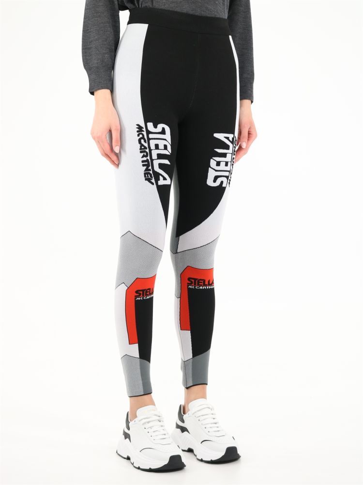Leggins characterized by a sporty style with Stella McCartney logo, geometric designs and elasticated waist.The model is 178 cm tall and wears size 38