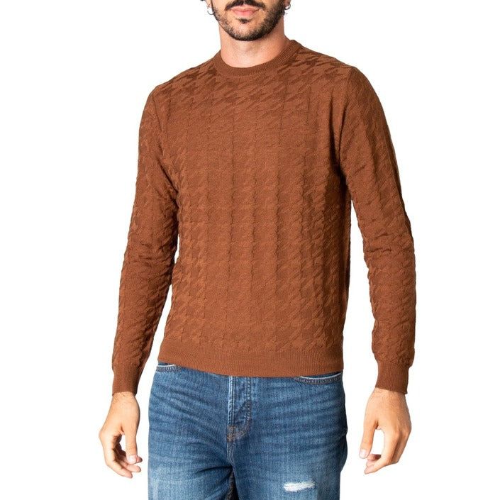 Brand: Antony Morato
Gender: Men
Type: Knitwear
Season: Fall/Winter

PRODUCT DETAIL
• Color: brown
• Neckline: round neck

COMPOSITION AND MATERIAL
• Composition: -50% wool -50% polyester 
•  Washing: machine wash at 30°