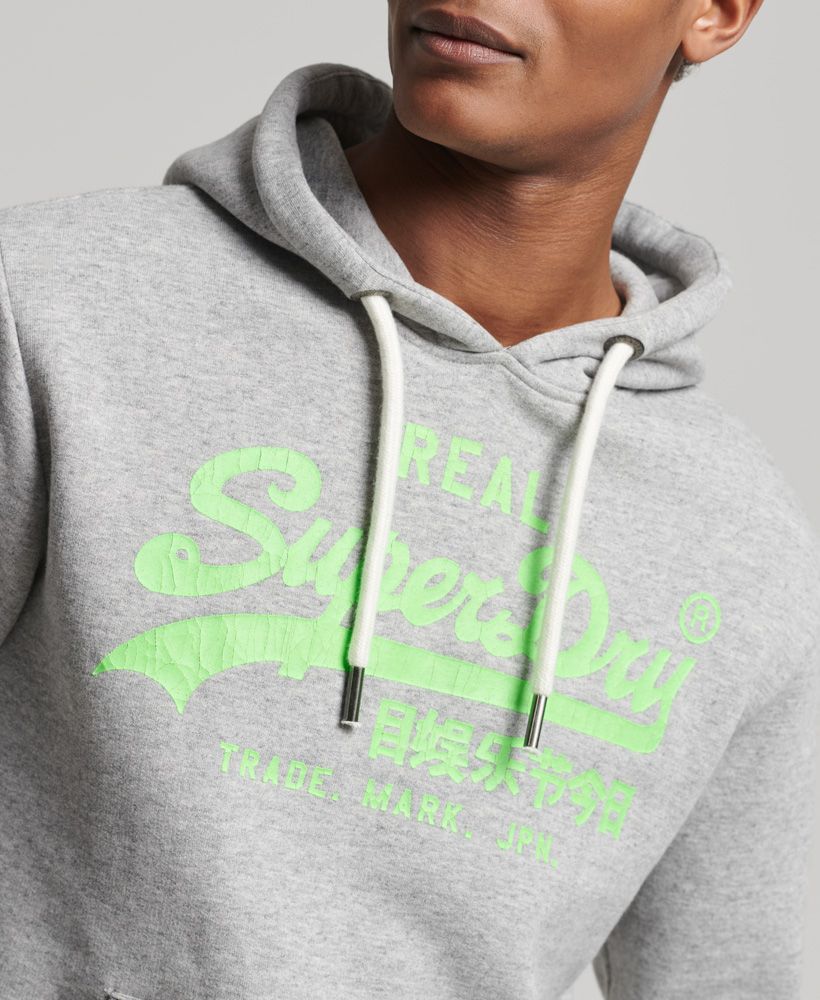 Your classic hoodie sorted. The Vintage Logo American Classics Hoodie is that staple everyone needs in their wardrobe. This hoodie features a drawstring fastened hood, front pocket and long sleeves with a stitched badge. Finished off with Superdry's printed original logo. Pair with joggers for that comfy stay at home vibe.Slim fit – designed to fit closer to the body for a more tailored lookFront pocketDrawstring fasteningStitched badge