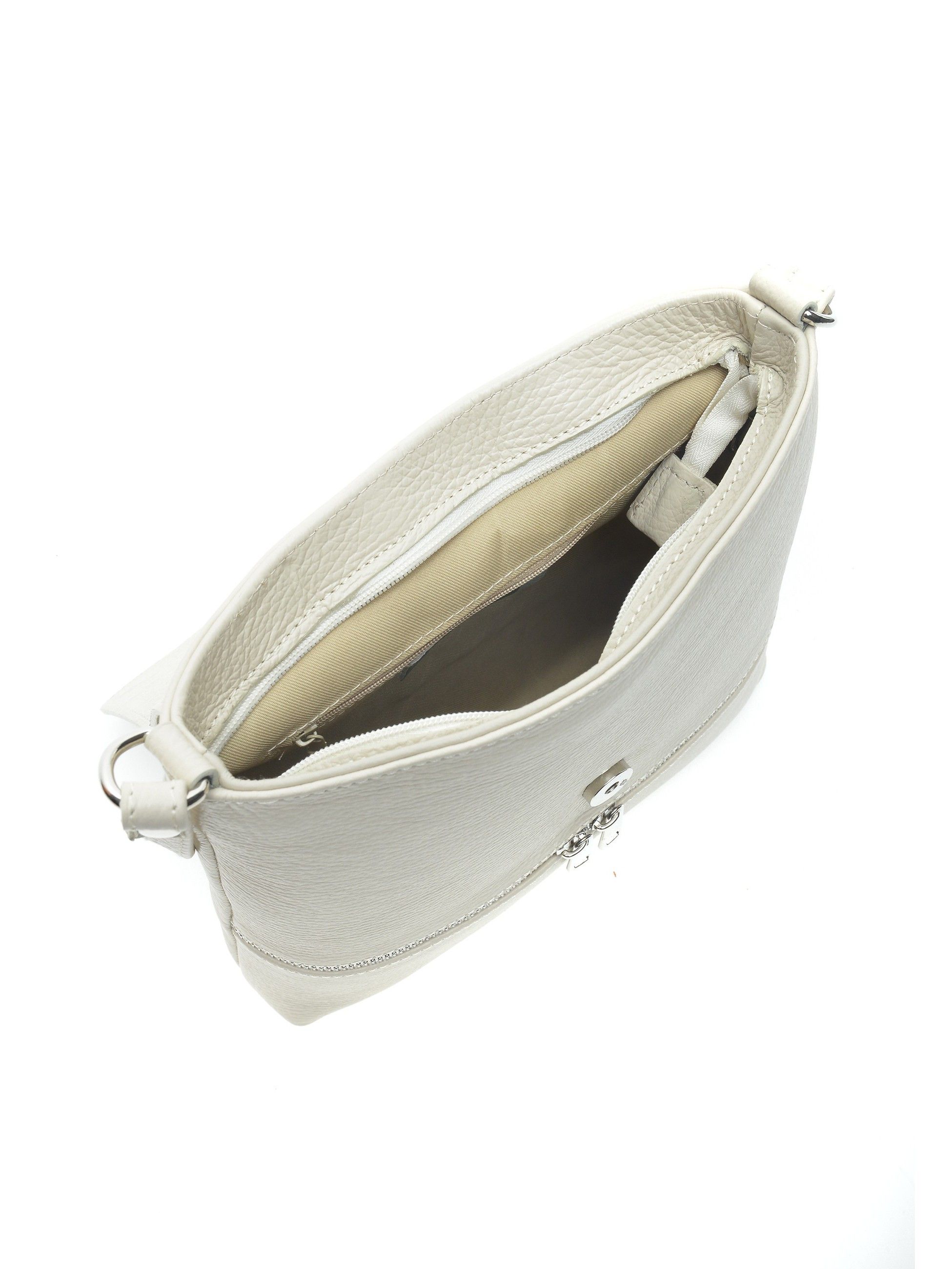 Shoulder Bag
100% cow leather
Flap over magnetic closure
Zipped bag
Inner zip pocket
Front zip pocket
Dimensions (L): 27x26x7 cm
Handle: /
Shoulder strap:120 cm (adjustable)