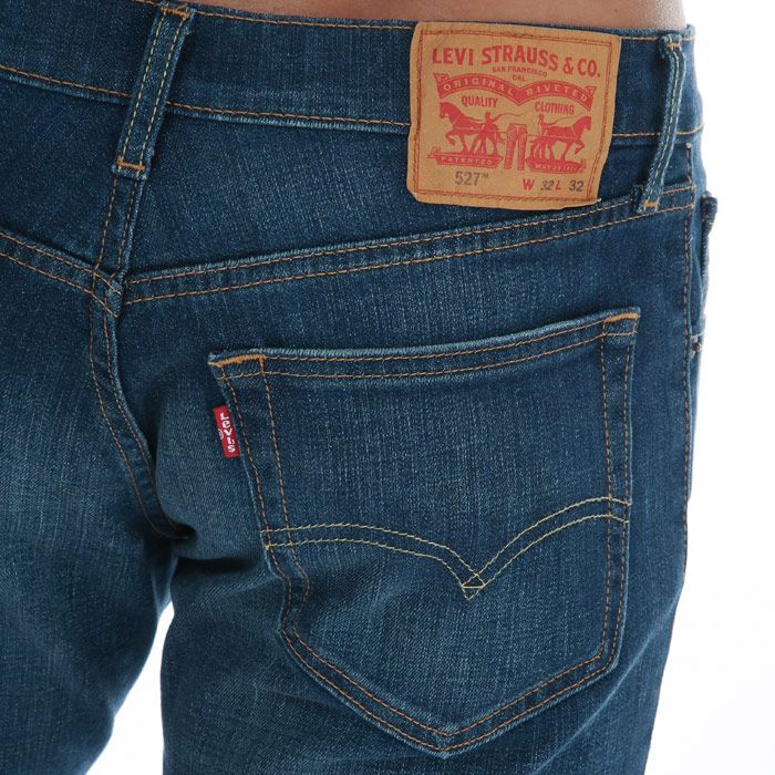 Mens Levis 527 Wave Allusions Slim Boot Cut Jeans in denim. – Classic 5 pocket styling. – Zip fly and button fastening. – Slim through thigh. – Sits below waist. – Bootcut leg opening. – Comfort stretch. – 94% Cotton  5% Polyester  1% Elatane. Machine wash at 30 degrees. – Ref: 055270489