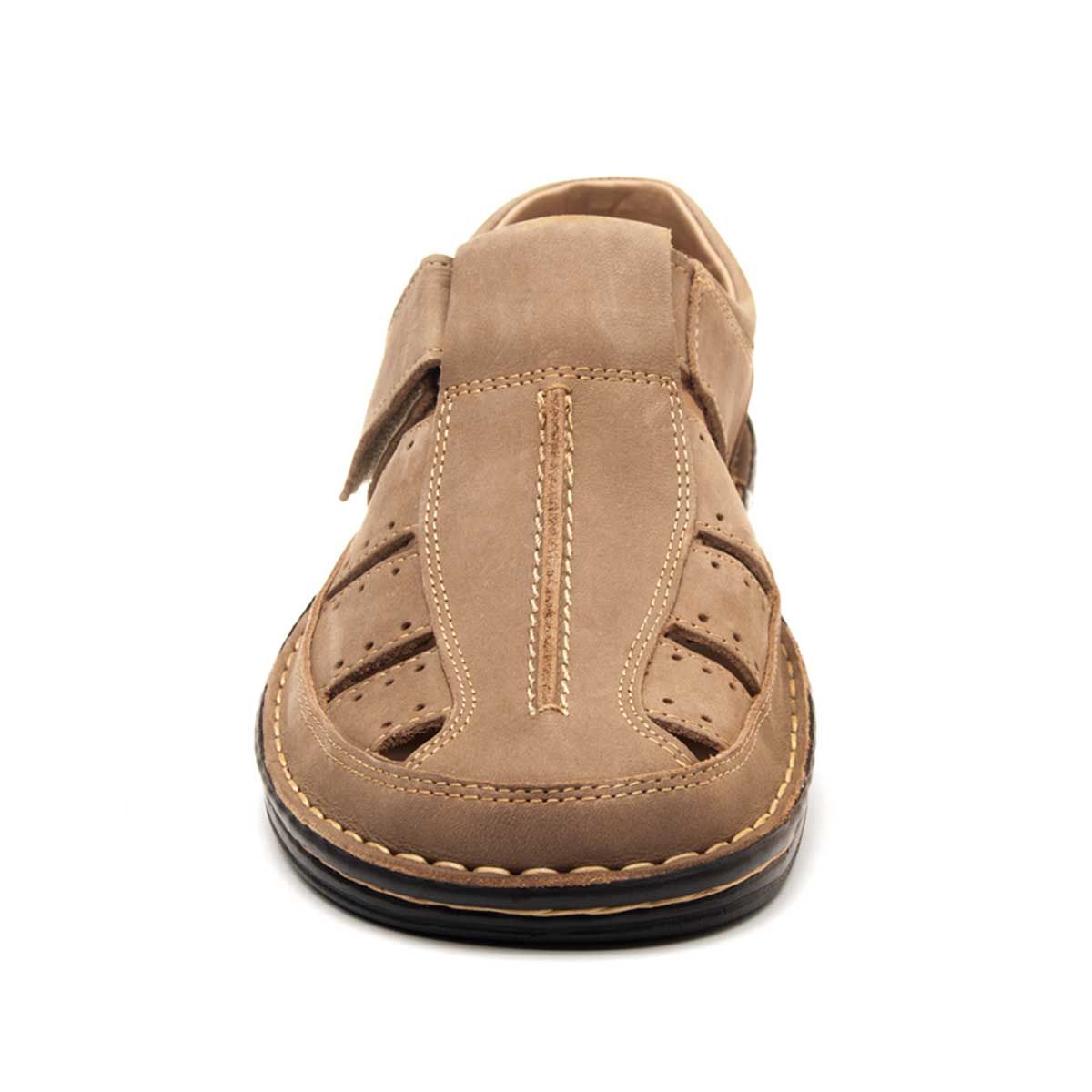 We present this ideal sandal for summer, because thanks to its flexibility and the smoothness of your skin, it is the perfect shoe so that your foot can feel especially comfortable. It is manufactured in natural skin of first quality, very soft and easy to clean and care. The floor is flexible rubber and non-slip, it also has a relief on the sole that favors comfort and grip. It has a very comfortable and adaptable to the foot. Made in Spain in a traditional way and without chrome 6. No doubt the perfect choice for our day by day.