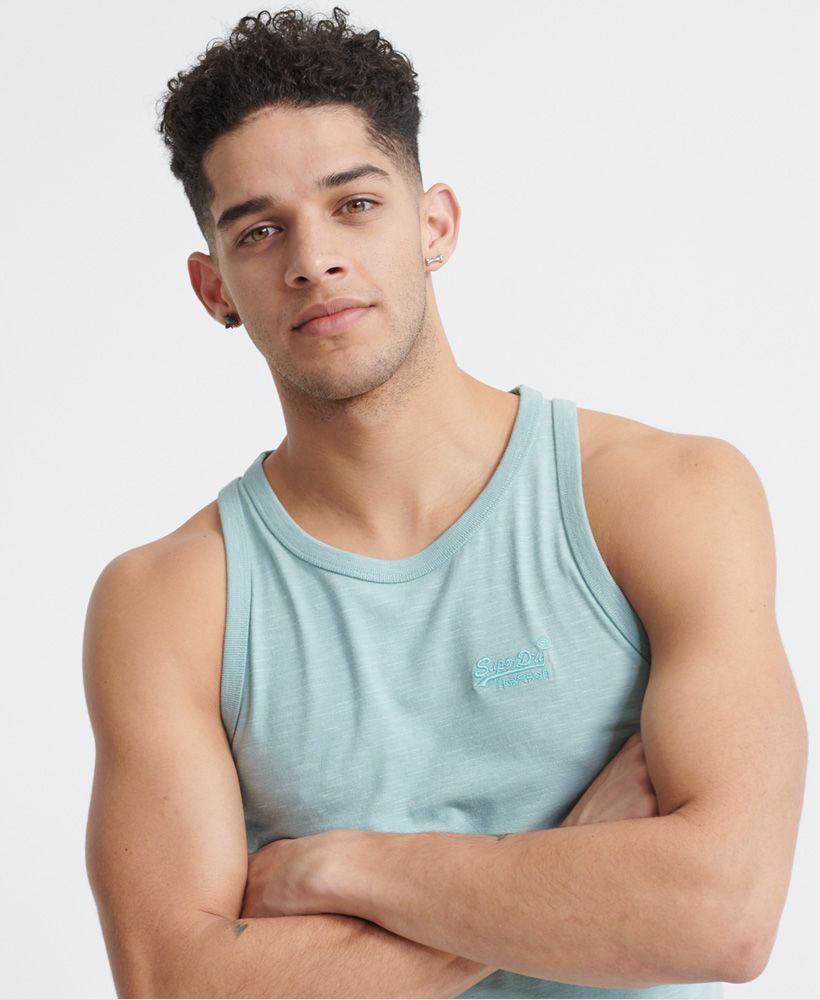 Superdry men's Vintage embroidery vest top from the Orange Label range. A sleeveless vest featuring ribbed trims, and finished with an embroidered Superdry logo on the chest. Pair this vest top with shorts or jeans for a relaxed look.