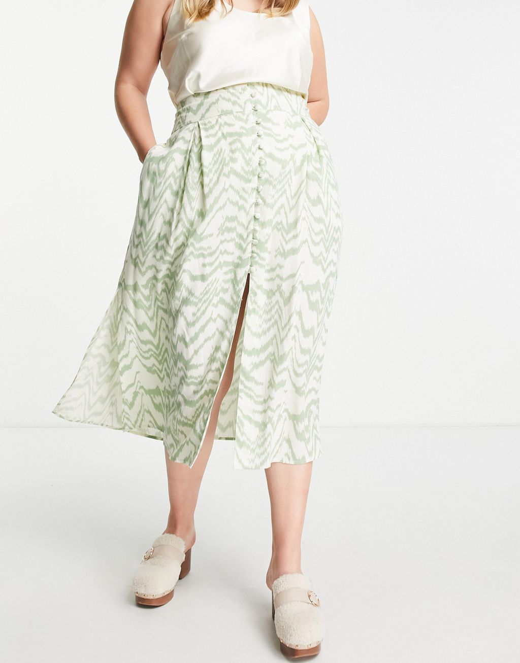 Plus-size skirt by ASOS DESIGN Always here for animal print High rise Button-through front Functional pockets Side splits Regular fit Sold by Asos