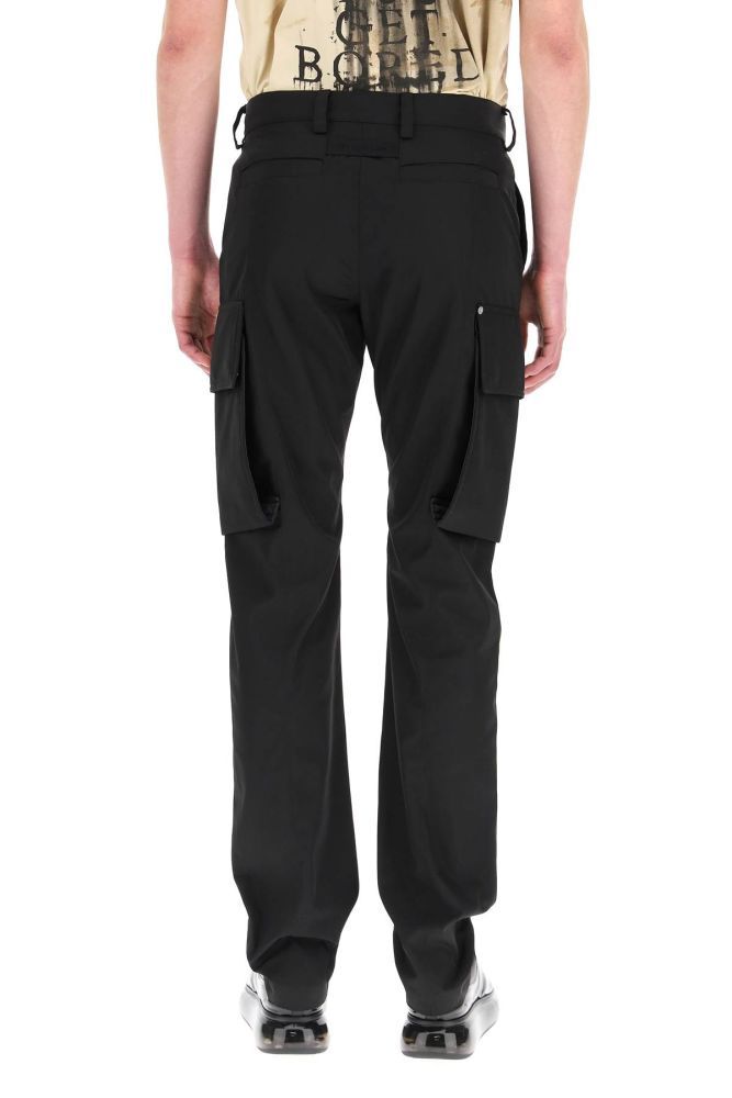 1017 ALYX 9SM nylon trousers with side cargo pockets and metal rivets. Closure with zip and metal press buttons, side slanted pockets, rear welt pockets. Metal logo detail on the front pocket. Regular fit. The model is 187 cm tall and wears a size IT 48.
