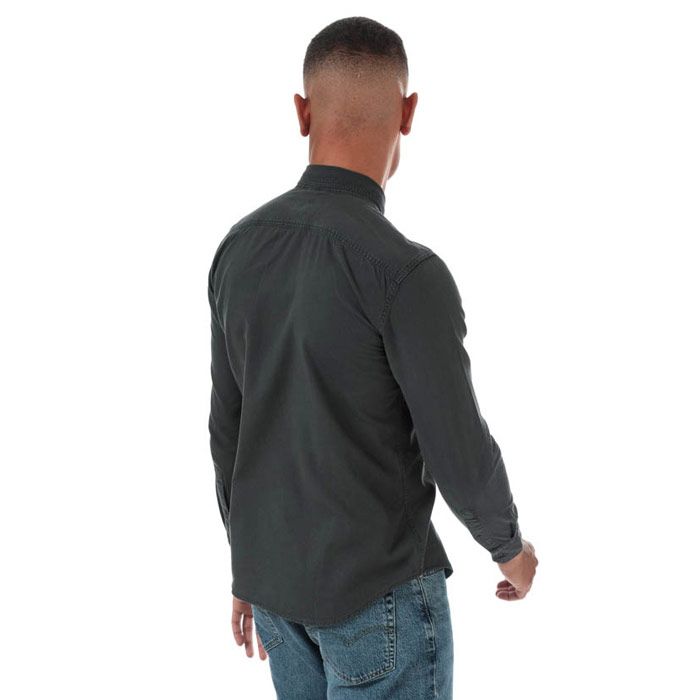 Mens Levi’s Slim Fit Long Sleeve Shirt in forged iron grey.<BR><BR>Classic collar.<BR>- Full button placket.<BR>- Long sleeves with double button cuffs.<BR>- Rounded hem.<BR>- Embroidered Levi’s housemark logo at left chest.<BR>- Slim fit.<BR>- 100% Cotton. Machine washable.<BR>- Ref: 86625-0000