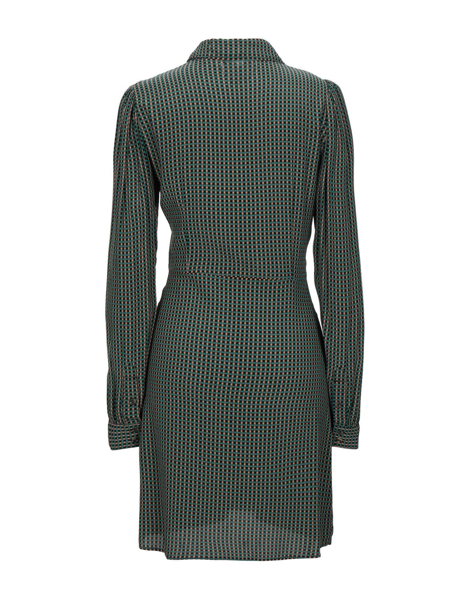crepe, no appliqués, checked, classic neckline, long sleeves, no pockets, front closure, button closing, unlined