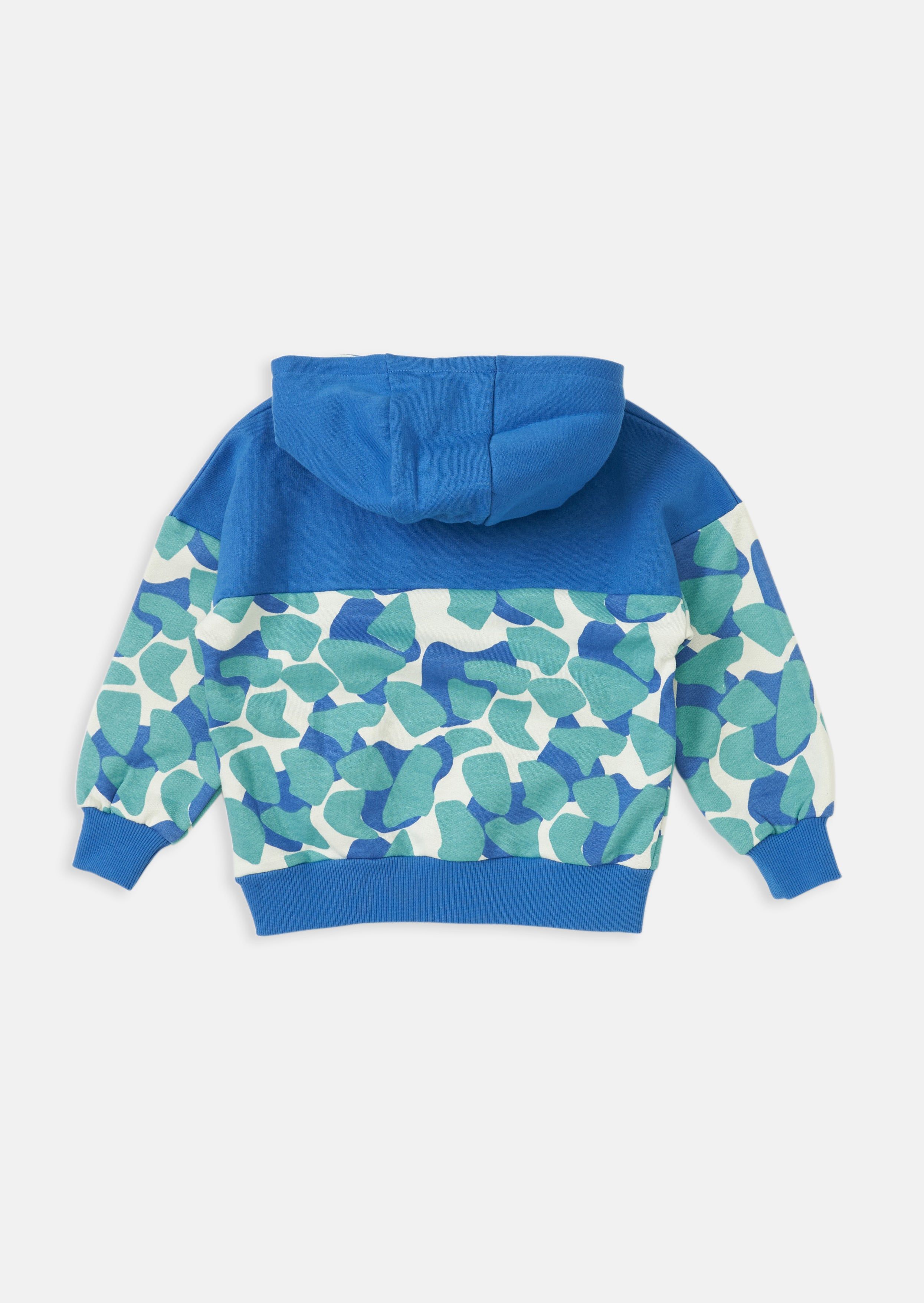 It’s all about power prints right now. Update your fitness fashion collection with this gorgeous camo print hoodie. Super soft brushed sweatshirt with added stretch. Colourblocked yolk and lined hood  performance zips and logo print.  Model wears 10y  she is 9 years old and 140cm tall.  Angel & Rocket cares - made with Fairtrade cotton  Colour: Blue  96% Cotton 4% Elastane  Look after me – Think planet  wash at 30c