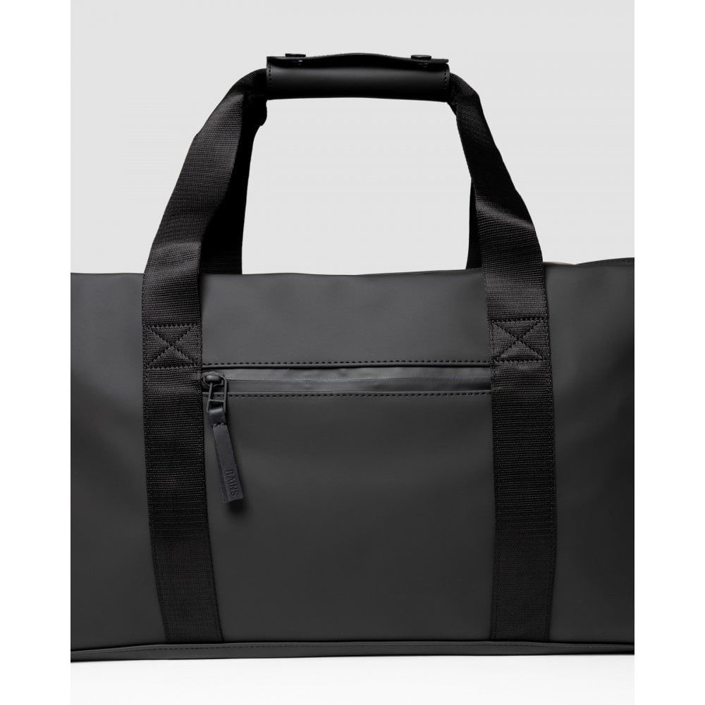 This bag originated with the goal of creating the perfect gym bag. The result is a bag that is just as suitable for daily trips to the gym, as it is for packing for weekend getaways. The boxy, paired-down design features a front zip-pocket and a large main compartment. This bag can be carried over the shoulder or cross body with the adjustable webbing strap or carried by hand by the sturdy webbing handles.
50% polyester, 50% polyurethaneWater column pressure: 8000 mmL 48.5 x H 25 x D 22 cm / H 9.8 in x W 19.1 in x D 8.7 in27 LITERS / 7.1 GallonsOne main compartmentRobust and comfortable handlesWaterproof front zipper pocketAdjust shoulder webbing strap
13380