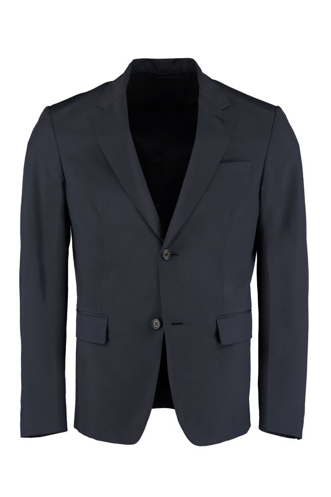 Lapel collarTwo front flap pockets and chest pocketHem with double back slit46% Polyamide, 54% Virgin wool