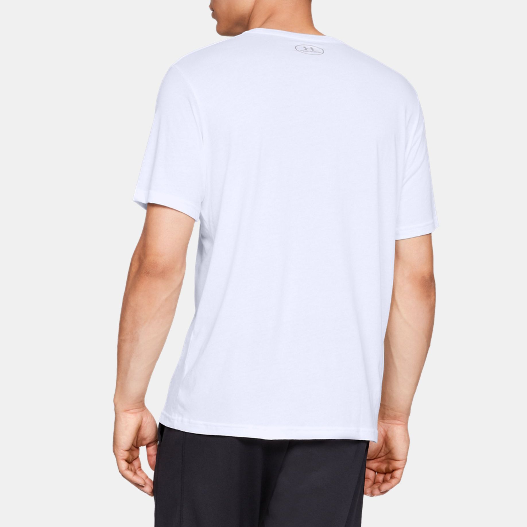 Loose: Fuller cut for complete comfort
Charged Cotton® has the comfort of cotton, but dries much faster
4-way stretch construction moves better in every direction
Material wicks sweat & dries really fast
