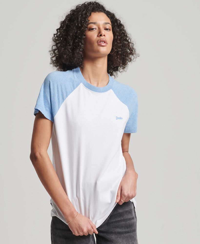 Bring a classic touch to your wardrobe with this nostalgically simple baseball T-shirt. It's our high-quality interpretation of a traditional design, with a whisper of our iconic logo embroidered on the chest. Pair this piece with jeans and trainers for an instant, casual look.Relaxed fit – the classic Superdry fit. Not too slim, not too loose, just right. Go for your normal sizeOrganic cottonRibbed crew neck collarShort raglan sleevesEmbroidered Superdry logo on the left breastSignature Superdry tabMade with organic cotton grown using natural rather than chemical pesticides and fertilisers. The healthier soil this creates uses up to 80% less water which is better for our planet and for the farmers who grow it.
