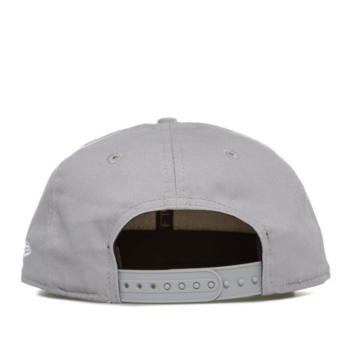 Mens New Era New York Yankees Flawless Basic 950 Cap in Grey<BR><BR>- Flat brim<BR>- Button to top<BR>- Perforations around centre<BR>- Snap back adjustable<BR>- New York Yankees branding to front<BR>- New Era branding to side<BR>- 100% Cotton<BR>- Ref: 11209934
